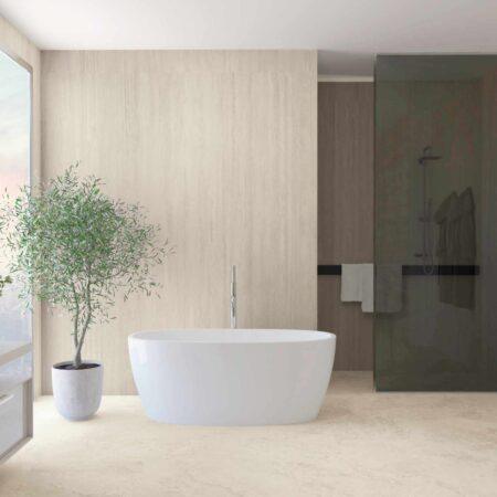 Feinsteinzeug Travertin Creme Vein Bone 120x60 cm in hellem Wohnraum